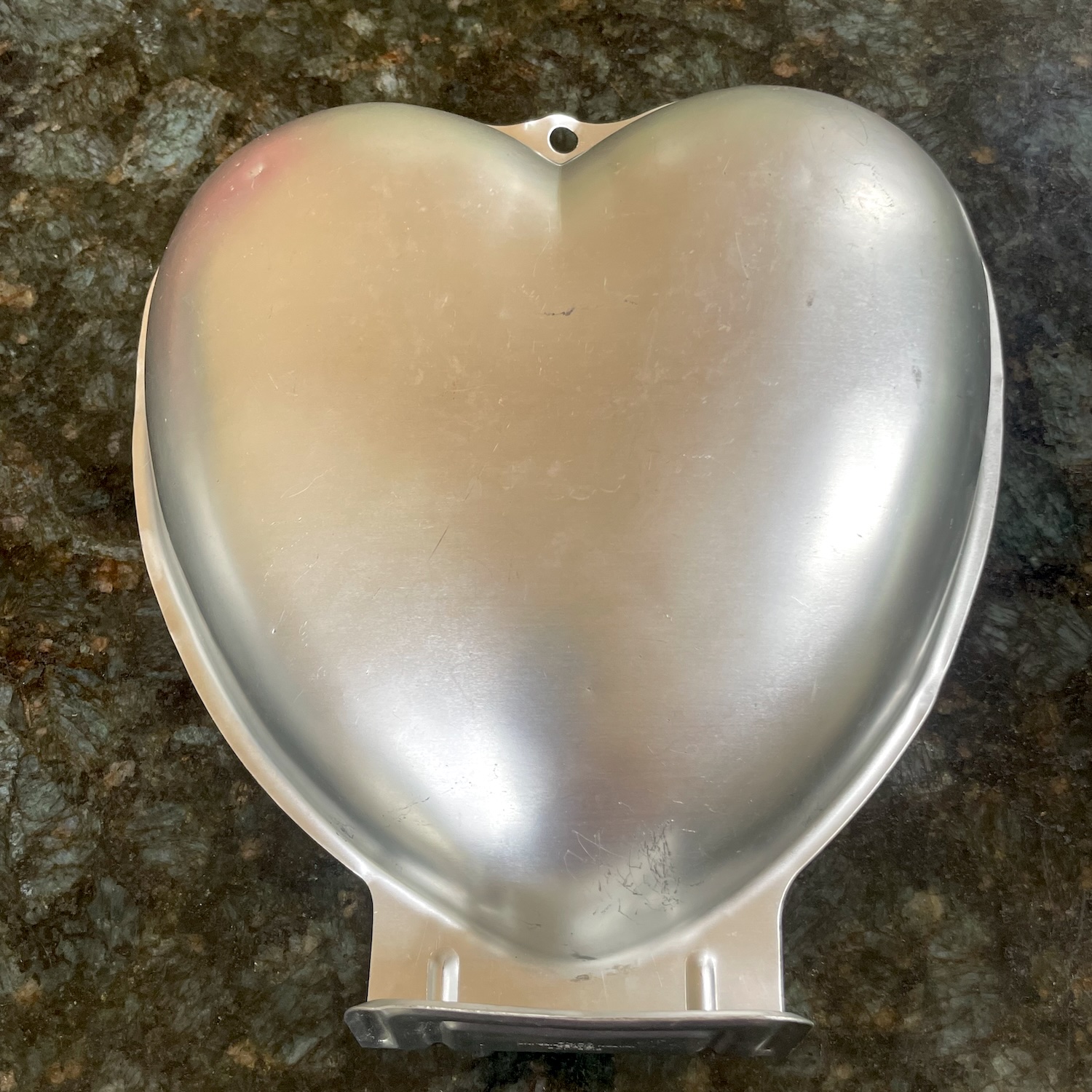 Puffed Heart Cake Tin
