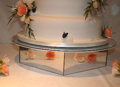 Mirrored cake stand