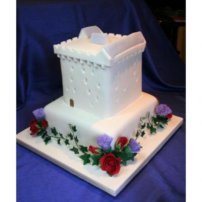 Comlongon Castle Wedding Cake with Thistle and Rose Decoration