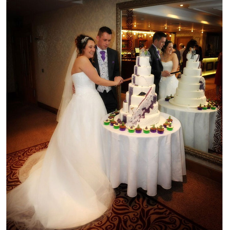Stu and Kim Cutting their Mountain Wedding Cake