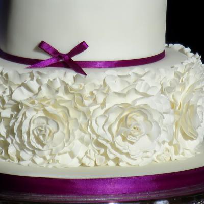 Feminine icing layers in the a style of giant roses.