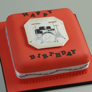 Cake decorated with a Drumkit Plaque