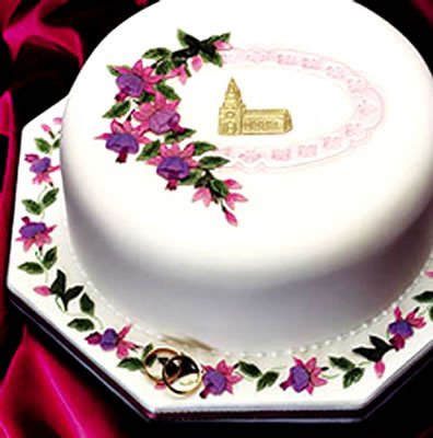 Cake decorated with Fuchsia and Lace