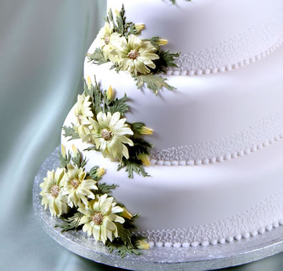 Wedding Cake decorated with Large Daisies